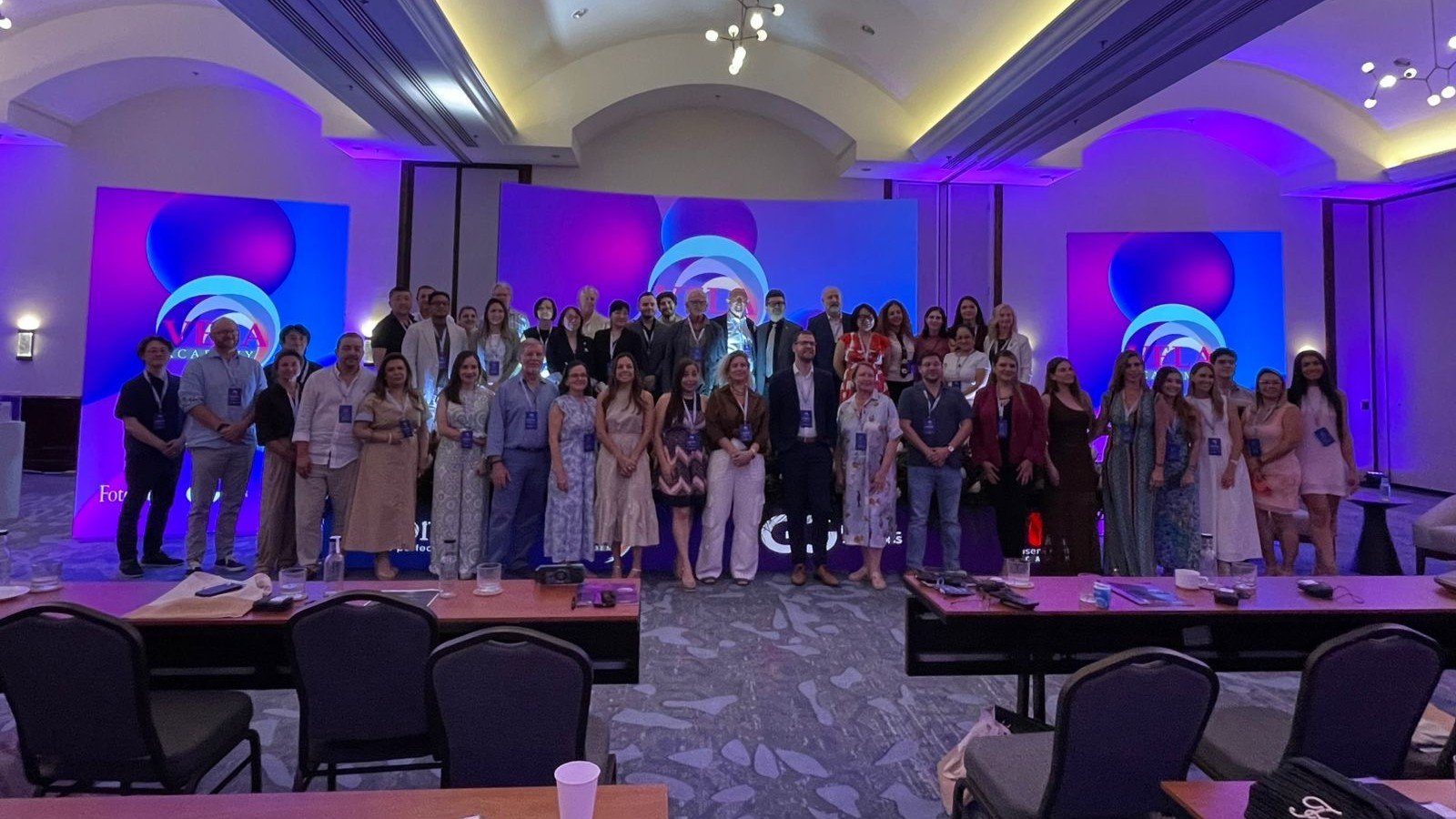 Dra. Catalina Alexenicer junto a profesionales médicos participantes del VELA Academy International Focus Meeting 2026