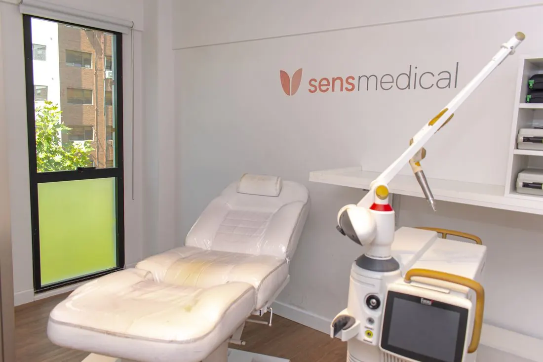 Consultorio Sens Medical con equipo láser Fotona